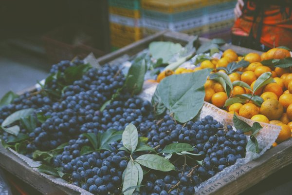 Comment réussir des macarons parfumés avec des fruits frais sans compromettre la texture?
